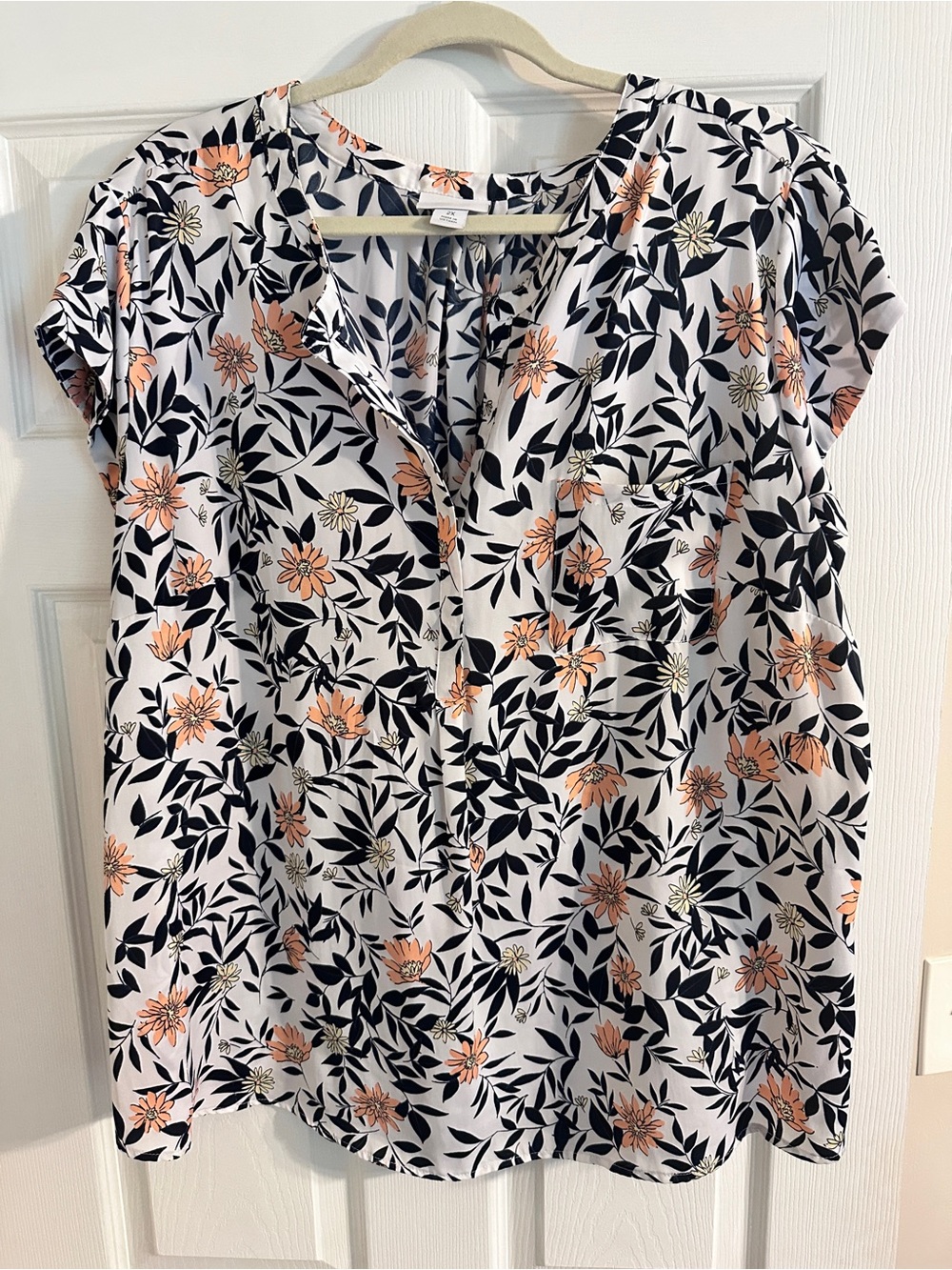 Liz Claiborne White Floral Cap-Sleeve Blouse with Peach & Black Print